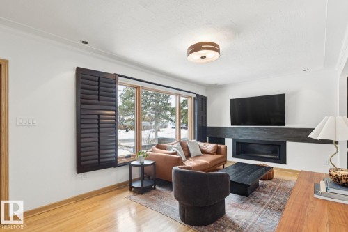 10537 140 Street, Edmonton, AB - Indoor Photo Showing Living Room With Fireplace