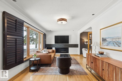 10537 140 Street, Edmonton, AB - Indoor Photo Showing Living Room With Fireplace