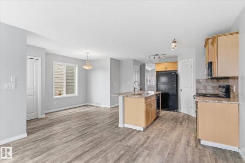 424 Songhurst Place, Leduc, AB - Indoor Photo Showing Kitchen