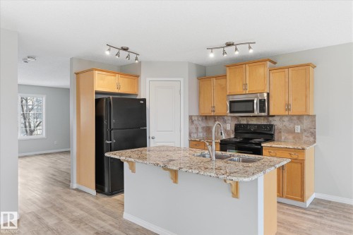 424 Songhurst Place, Leduc, AB - Indoor Photo Showing Kitchen