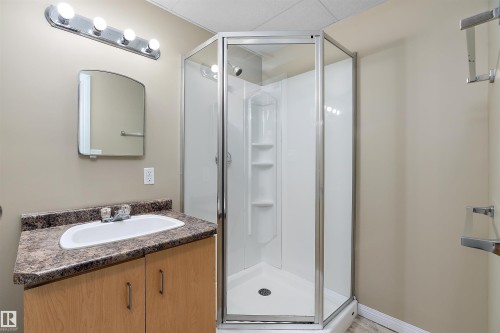 14583 121 Street, Edmonton, AB - Indoor Photo Showing Bathroom