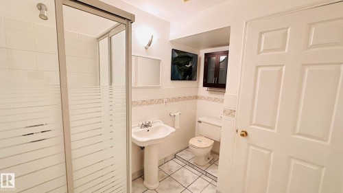 3912 30 Street, Edmonton, AB - Indoor Photo Showing Bathroom