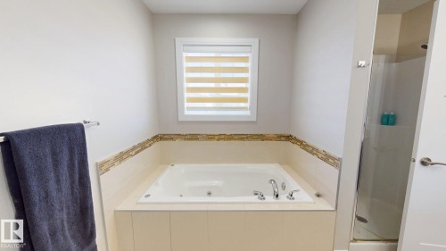 3621 Claxton Place, Edmonton, AB - Indoor Photo Showing Bathroom