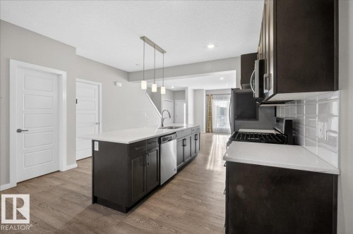 2463 Kelly Circle, Edmonton, AB - Indoor Photo Showing Kitchen With Upgraded Kitchen