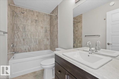 2463 Kelly Circle, Edmonton, AB - Indoor Photo Showing Bathroom