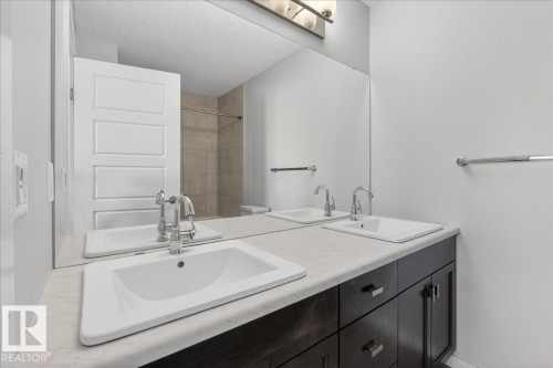 2463 Kelly Circle, Edmonton, AB - Indoor Photo Showing Bathroom