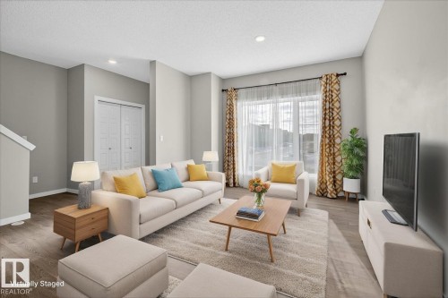 2463 Kelly Circle, Edmonton, AB - Indoor Photo Showing Living Room