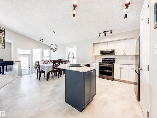 13036 139 Street, Edmonton, AB - Indoor Photo Showing Kitchen
