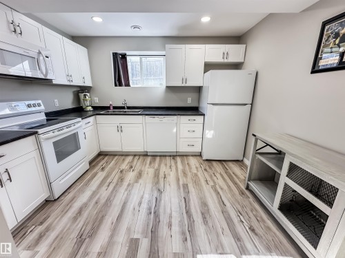 13036 139 Street, Edmonton, AB - Indoor Photo Showing Kitchen