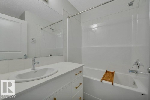 28 850 Secord Boulevard, Edmonton, AB - Indoor Photo Showing Bathroom