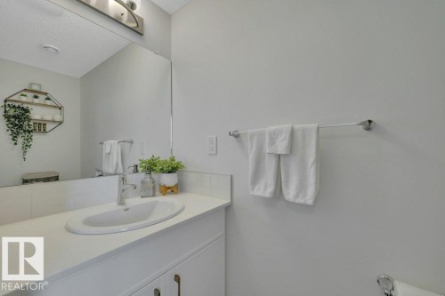 28 850 Secord Boulevard, Edmonton, AB - Indoor Photo Showing Bathroom