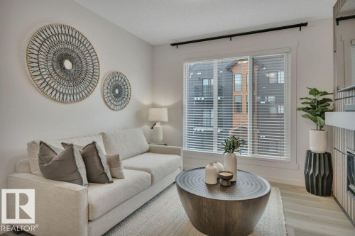 28 850 Secord Boulevard, Edmonton, AB - Indoor Photo Showing Living Room