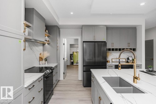 5807 Raven Crescent, Edmonton, AB - Indoor Photo Showing Kitchen With Double Sink With Upgraded Kitchen