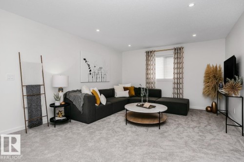 5807 Raven Crescent, Edmonton, AB - Indoor Photo Showing Living Room
