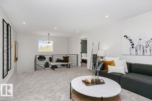 5807 Raven Crescent, Edmonton, AB - Indoor Photo Showing Living Room