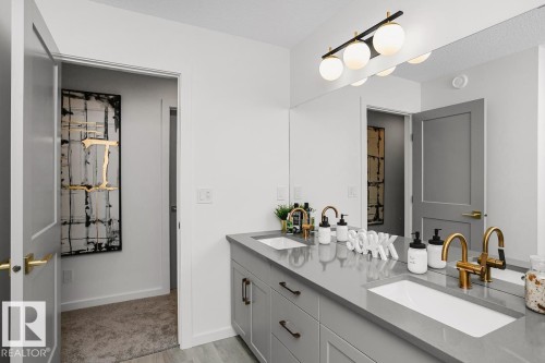 5807 Raven Crescent, Edmonton, AB - Indoor Photo Showing Bathroom