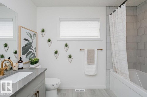 5807 Raven Crescent, Edmonton, AB - Indoor Photo Showing Bathroom