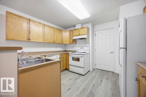 34 1179 Summerside Drive, Edmonton, AB - Indoor Photo Showing Kitchen With Double Sink