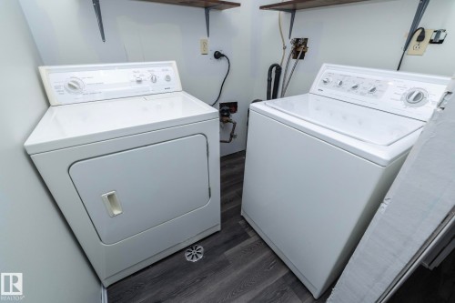 10656 Beaumaris Road, Edmonton, AB - Indoor Photo Showing Laundry Room