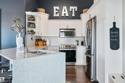 16507 81 Street, Edmonton, AB - Indoor Photo Showing Kitchen With Stainless Steel Kitchen With Double Sink With Upgraded Kitchen