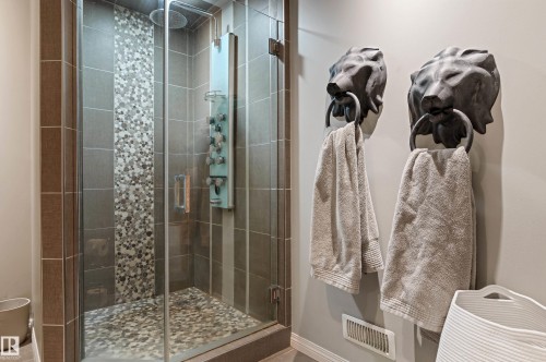 16507 81 Street, Edmonton, AB - Indoor Photo Showing Bathroom