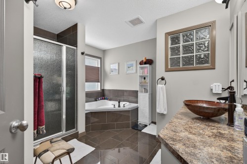 1213 Cunningham Drive, Edmonton, AB - Indoor Photo Showing Bathroom