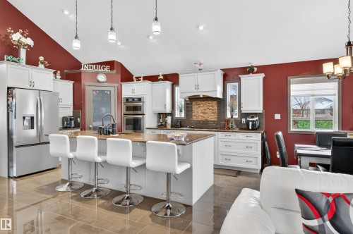 1213 Cunningham Drive, Edmonton, AB - Indoor Photo Showing Kitchen With Upgraded Kitchen