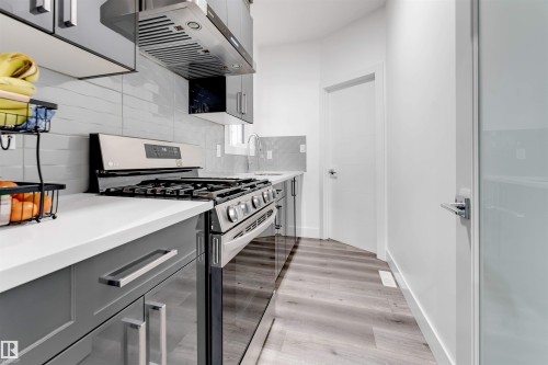 415 42 Street, Edmonton, AB - Indoor Photo Showing Kitchen