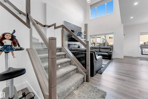 415 42 Street, Edmonton, AB - Indoor Photo Showing Other Room