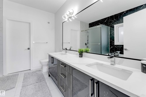 415 42 Street, Edmonton, AB - Indoor Photo Showing Bathroom