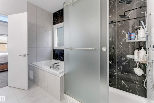 415 42 Street, Edmonton, AB - Indoor Photo Showing Bathroom