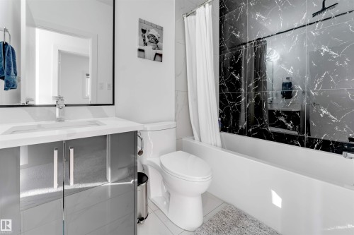 415 42 Street, Edmonton, AB - Indoor Photo Showing Bathroom