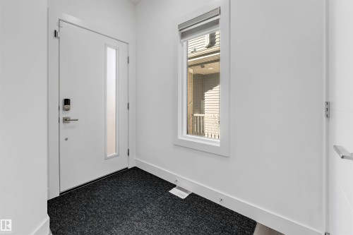 415 42 Street, Edmonton, AB - Indoor Photo Showing Other Room