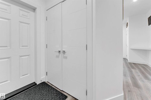 415 42 Street, Edmonton, AB - Indoor Photo Showing Other Room