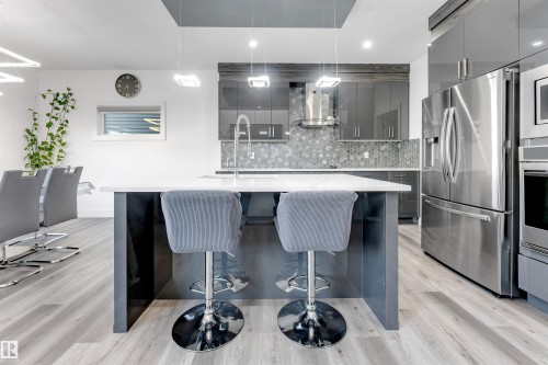 415 42 Street, Edmonton, AB - Indoor Photo Showing Kitchen With Upgraded Kitchen