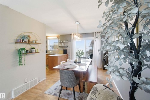 6008 54 Avenue, Camrose, AB - Indoor Photo Showing Dining Room
