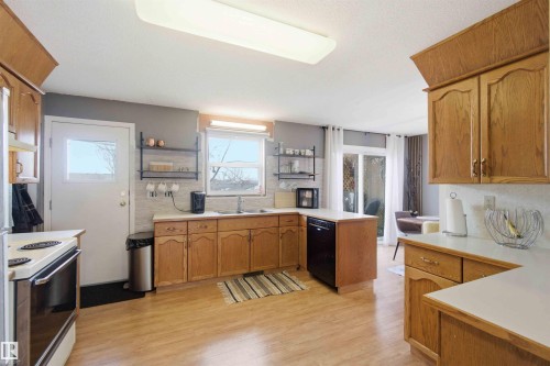 6008 54 Avenue, Camrose, AB - Indoor Photo Showing Kitchen