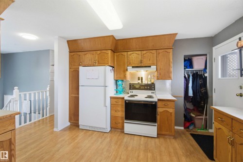 6008 54 Avenue, Camrose, AB - Indoor Photo Showing Kitchen