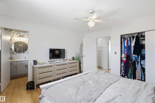 6008 54 Avenue, Camrose, AB - Indoor Photo Showing Bedroom