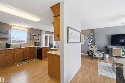 6008 54 Avenue, Camrose, AB - Indoor Photo Showing Other Room