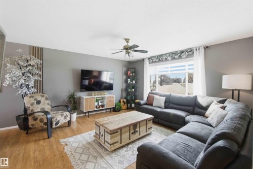 6008 54 Avenue, Camrose, AB - Indoor Photo Showing Living Room