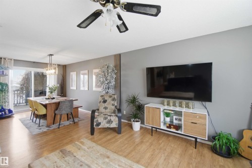 6008 54 Avenue, Camrose, AB - Indoor Photo Showing Living Room