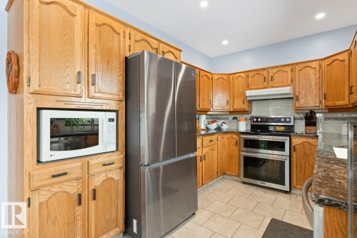Kitchen With SS Appliances. - 12824 157 Avenue, Edmonton, AB - Indoor Photo Showing Kitchen