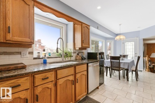 Kitchen. - 12824 157 Avenue, Edmonton, AB - Indoor