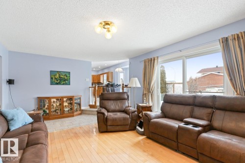 12824 157 Avenue, Edmonton, AB - Indoor Photo Showing Living Room