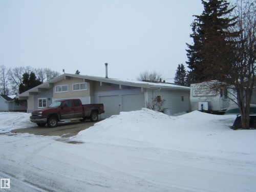 The property features a split-level design with a two-car garage - 4702 52 Avenue, Two Hills, AB - Outdoor