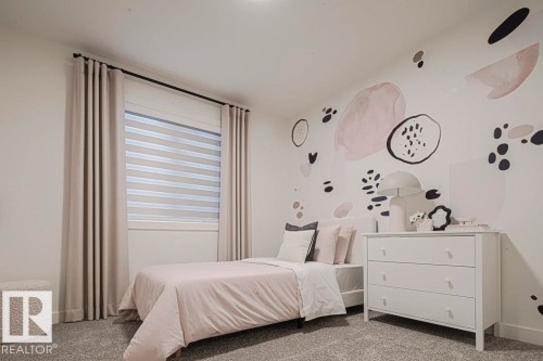 924 18 Avenue, Edmonton, AB - Indoor Photo Showing Bedroom