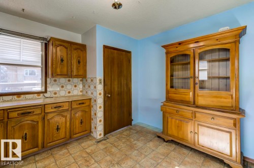 11222 95 Street, Edmonton, AB - Indoor