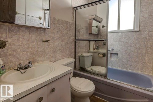 11222 95 Street, Edmonton, AB - Indoor Photo Showing Bathroom