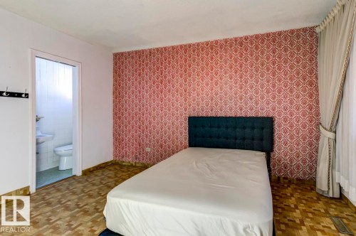 11222 95 Street, Edmonton, AB - Indoor Photo Showing Bedroom